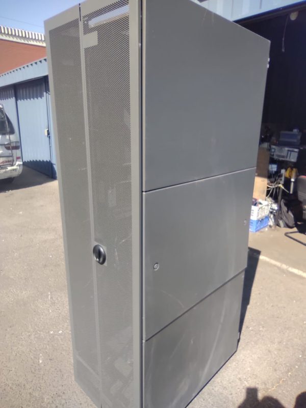 Rack Server Marca Hp 42u Con Tapas Frontales Y Laterales - Imagen 4